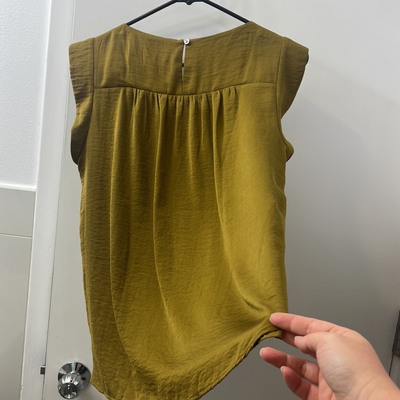 Ann Taylor LOFT silky satin fall top with ruffles - Picture 5 of 7